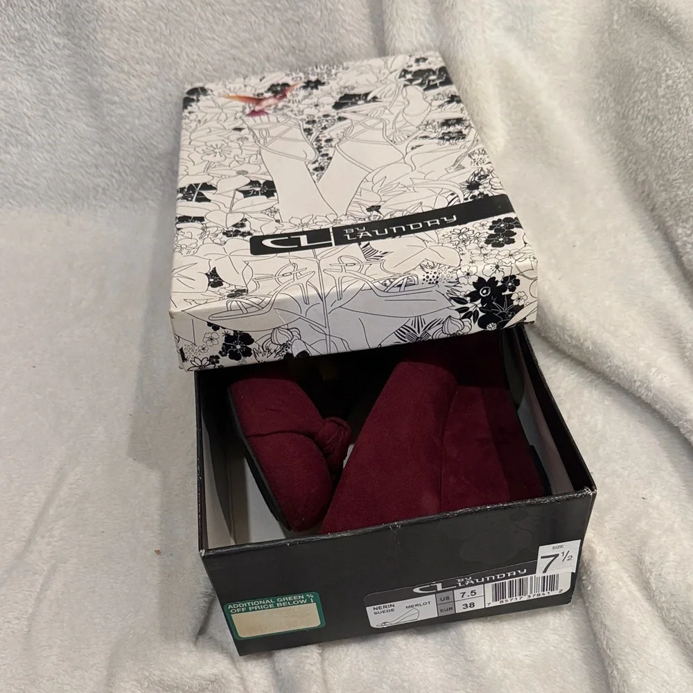 CL by Laundry Burgundy Knotted Suede Wedge Flats